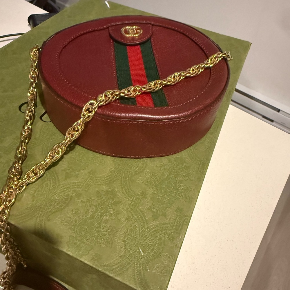 Gucci Burgundy Round Crossbody Bag with Gold Chain - Picture 4 of 7